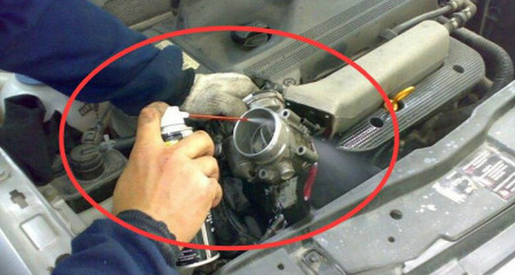 清洗節氣門的方法和步驟