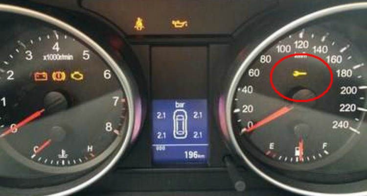 儀表盤上有個小扳手是什么意思