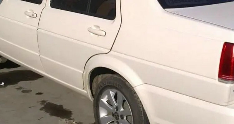 珍珠白車漆發黃怎么處理方法