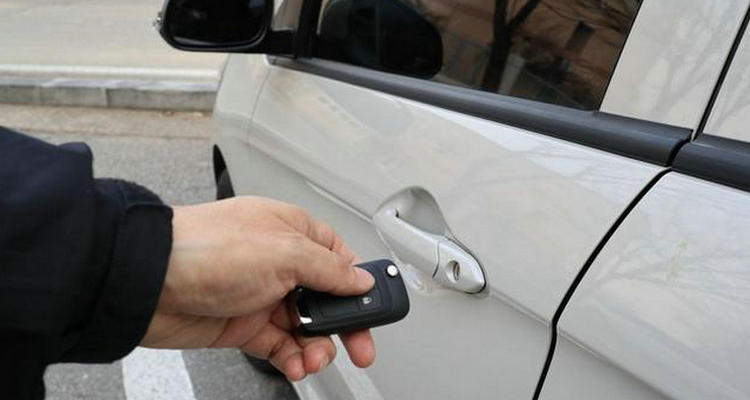 車子啟動狀態下車門鎖死怎么辦