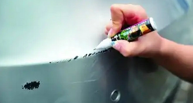 汽車前唇塑料破了怎么修復