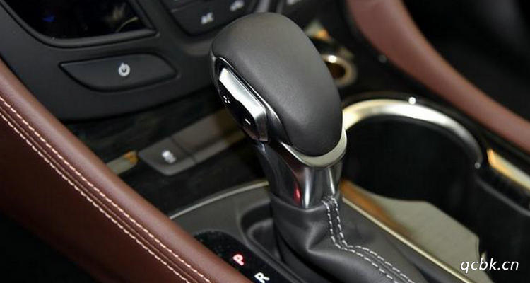 自動擋下坡用什么檔位最正確