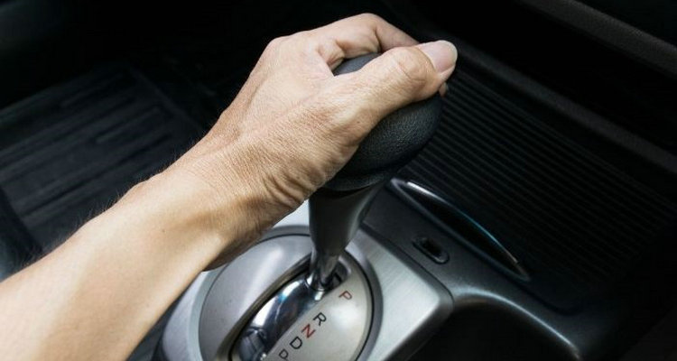 自動(dòng)擋車子掛檔不走是怎么回事