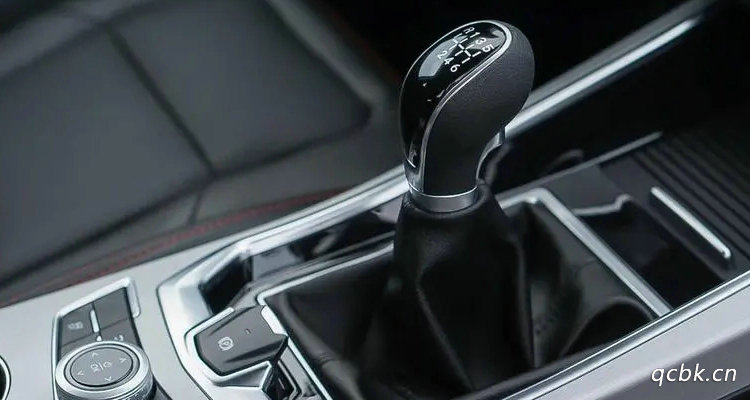 熄火后掛P檔還是掛P檔后熄火