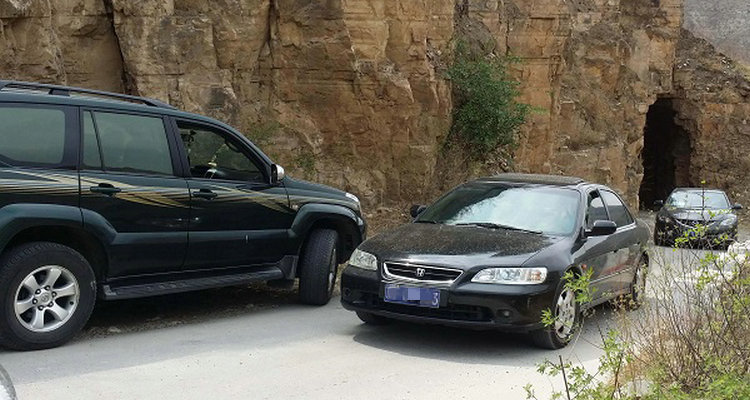 駕駛機(jī)動車不按規(guī)定會車是什么意思