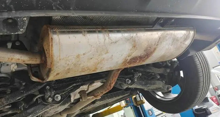 汽車排氣管生銹了怎么處理