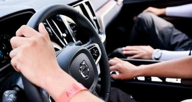 方向盤轉向輕重可以調嗎