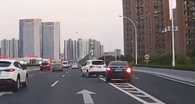 高架壓實線變道扣幾分罰款多少錢