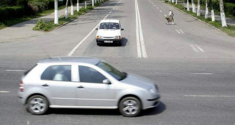 車子有點往右跑偏了怎么辦