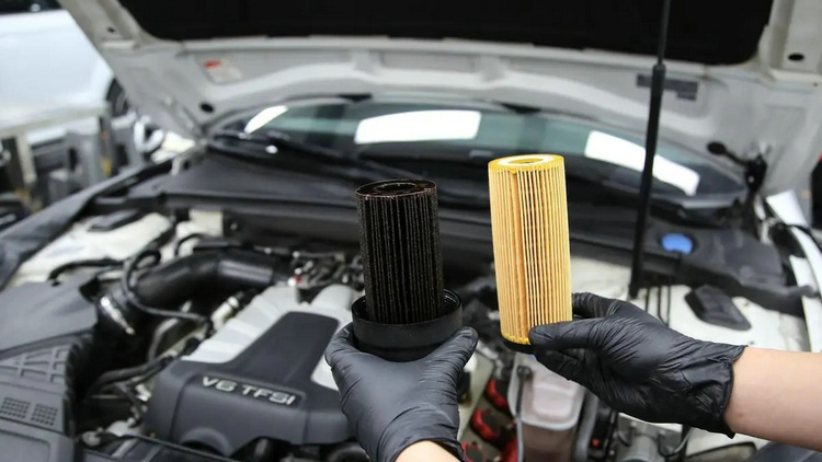 發動機機油多久換一次最合適