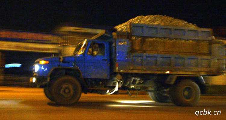 貨車開起來抖動是什么原因造成的