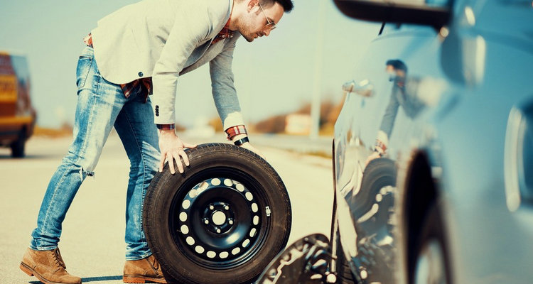 汽車換胎怎么換 車胎怎么換胎