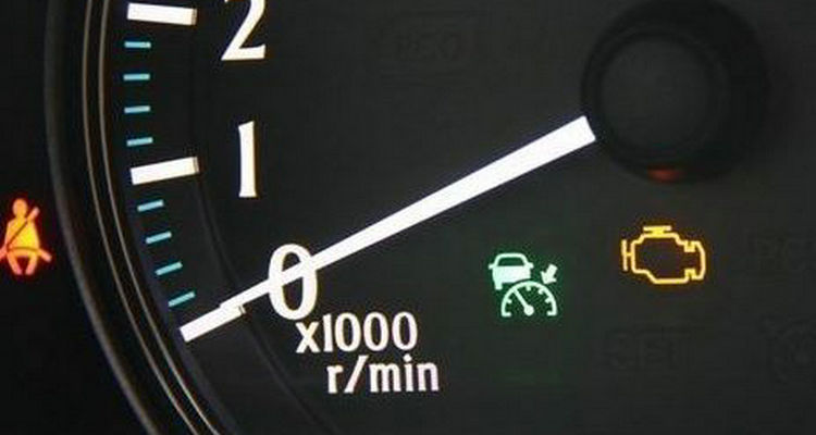 發動機黃燈一直亮是什么原因