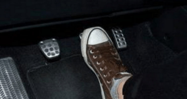 手動擋起步需要踩剎車嗎