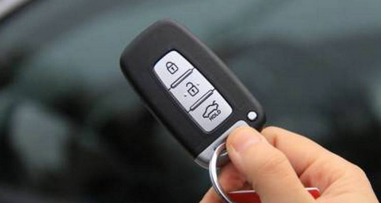 車鑰匙沒電了一直響怎么辦