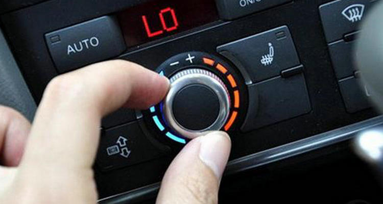 汽車打著不走開空調費油嗎