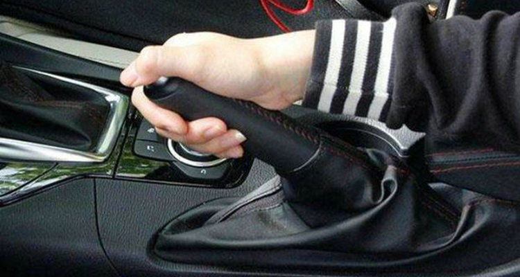 長期停放車輛要松手剎嗎