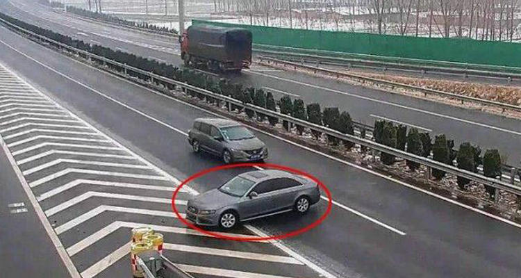 高速路口進錯方向可以倒車嗎