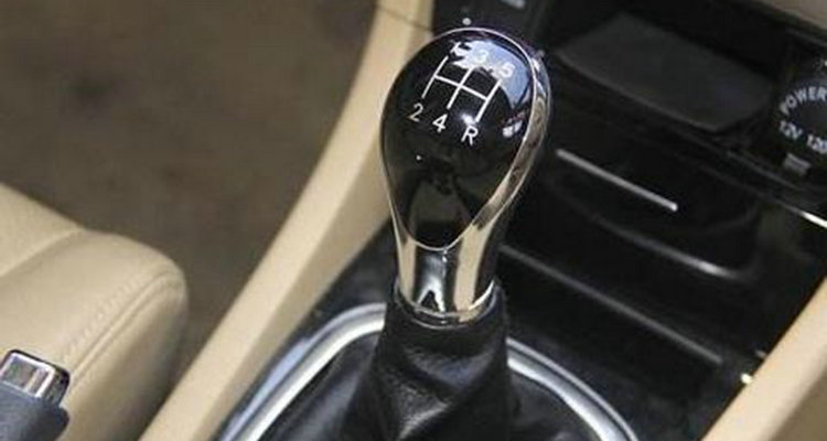 手動擋車怎么開 手動擋汽車怎樣起步