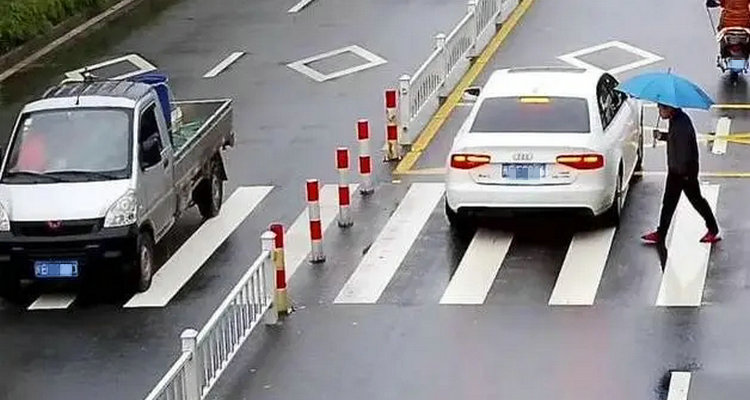 機動車在人行橫道停車扣幾分