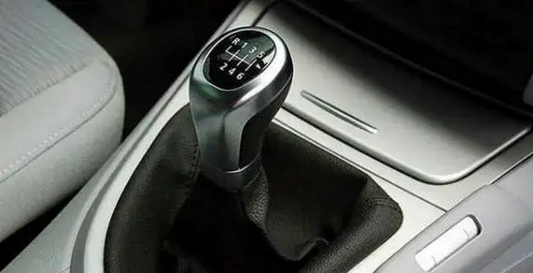 手動(dòng)擋怎么減檔