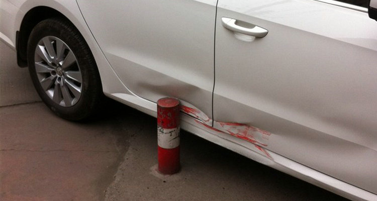 車上有個小坑怎么恢復