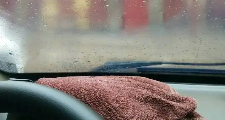 汽車內怎么快速除霧