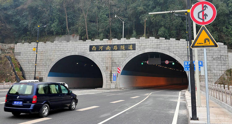 隧道內變道扣幾分罰多少錢