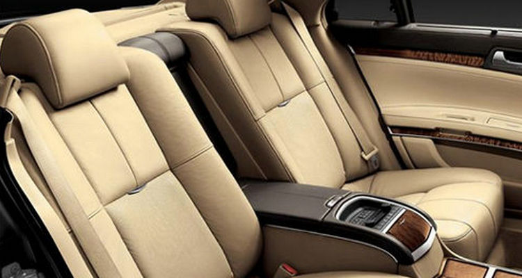 小轎車后排可以坐幾個人