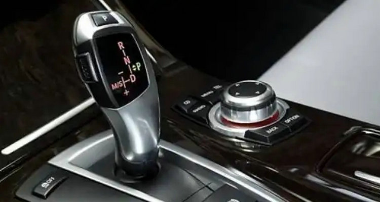 手自一體的手動擋怎么操作