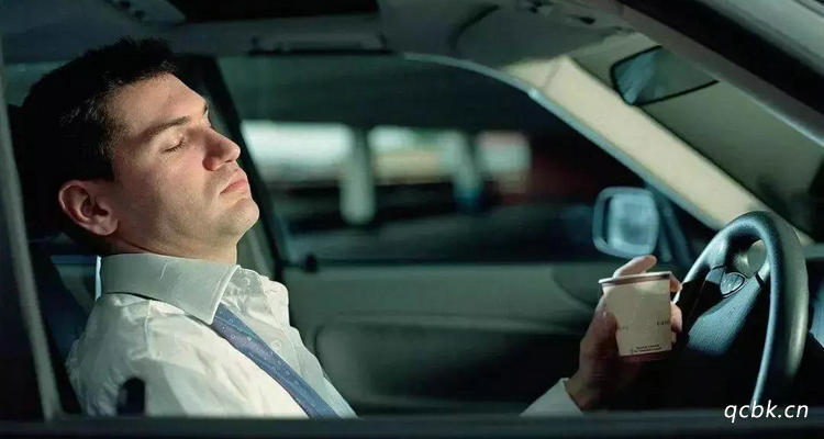 汽車停著開空調一小時費多少油