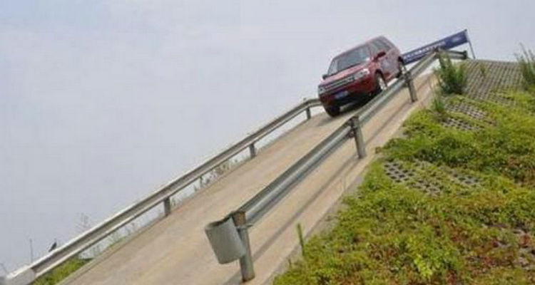 自動(dòng)擋下長(zhǎng)坡正確方法