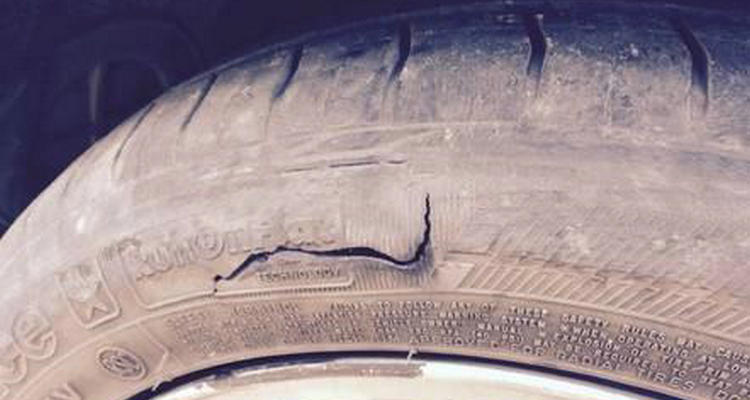 輪胎側(cè)面磕掉一小塊肉能補嗎