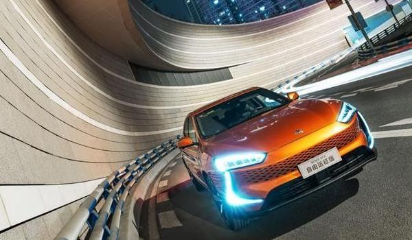 賽力斯SF5自由遠(yuǎn)征版，零百加速時(shí)間達(dá)到4秒級(jí)