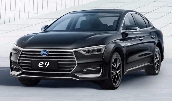 比亞迪e9純電專車上市，NEDC續航里程為506公里（售價22.98萬）
