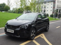 標致4008 BLACKPACK黑曜版 科幻造型極富神秘感