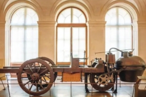 汽車的演變過程簡圖，歷經三個時代