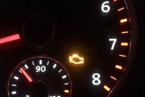 發動機故障燈亮了還能開嗎,能開但是最好不要開