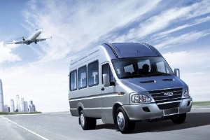 依維柯4米2廂式貨車報價，依維柯得意報價僅10萬起