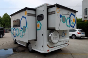 房車價格10萬一20萬自動擋 3款房車價格符合(空間寬敞 動力好)