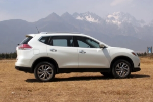 2022款四缸奇駿價格 廠商指導價格189,300元到192,800元（2.0L發動機 動力充沛）