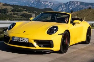 保時捷911的發動機是幾缸的 3.7T六缸發動機(可輸出650匹馬力)