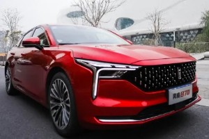 奔騰b70新款發動機怎么樣 搭載2.0T發動機(動力十分強勁)