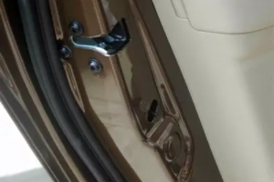 寶駿730門鎖失靈連跳鎖 中控馬達損壞(屬于車輛故障原因)