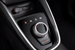 自動擋汽車的正確駕駛步驟 踩剎車，松手剎，掛檔，松剎車，踩油門