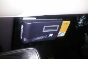 etc沒電了怎么處理 可以將設備放到太陽底下充電(完成電量的補充)