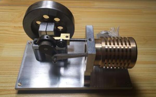 斯特林發(fā)動機是什么 傳統(tǒng)復式氣體燃燒膨脹動力系統(tǒng)