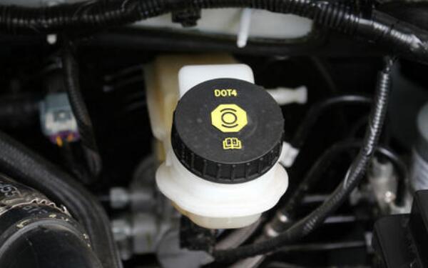 發動機冷卻液的分類 如何更換發動機冷卻液