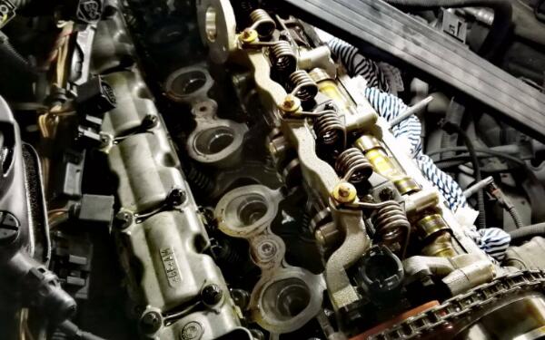 發動機燒機油是什么 如何判斷是否燒機油