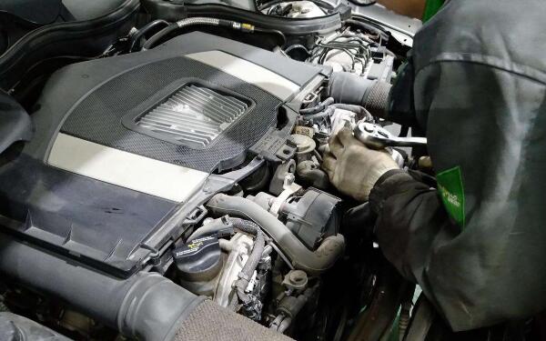 發動機燒機油是什么 如何判斷是否燒機油